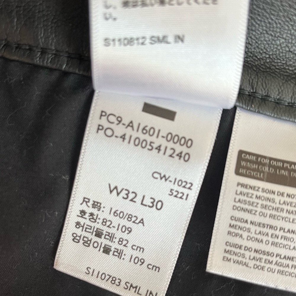Levi’s Premium 70s Flare Faux Leather Pant (size 32) - Picture 11 of 11
